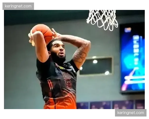 克里斯内线支柱作用关键 手指骨裂考验山东深度